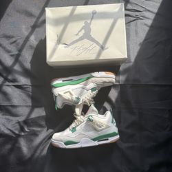 Air Jordan Retro 4 White/Green — USED with Box