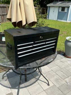 LARGE TOOL BOX . 8 drawers . Easy fix missing a hinge . Look at the last pictures .