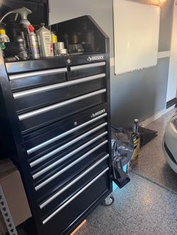 Husky 41-inch Gloss Black 16-Drawer Tool chest