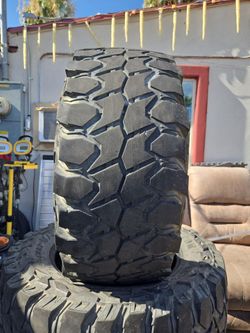 Used Tires 33x12.50 18 set of 4