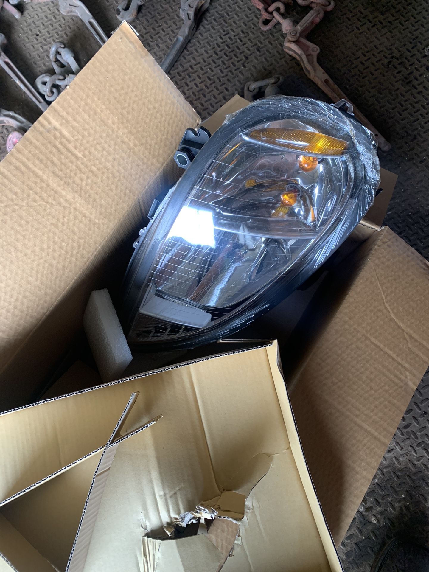 Freightliner Columbia Pair Headlights New
