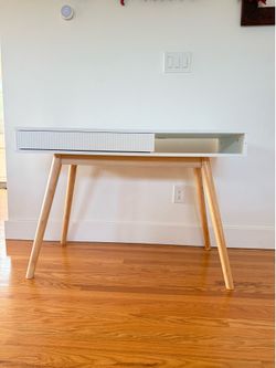 White desk with natural wood legs