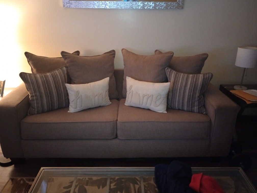 Beige Couch With Pillows