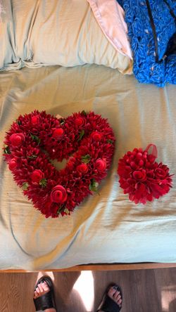 Wood chip Valentine decor heart wreath hanger