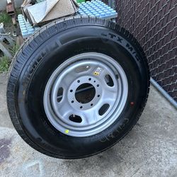 245 75 17 F250 Spare  New!