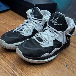 Black and White Nikes - Good condition