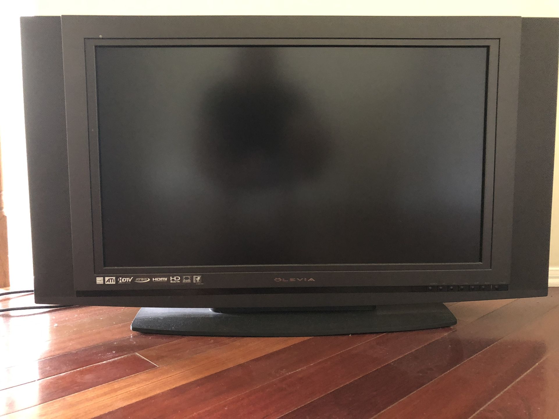 Olevia 32” TV LCD HDTV Widescreen 
