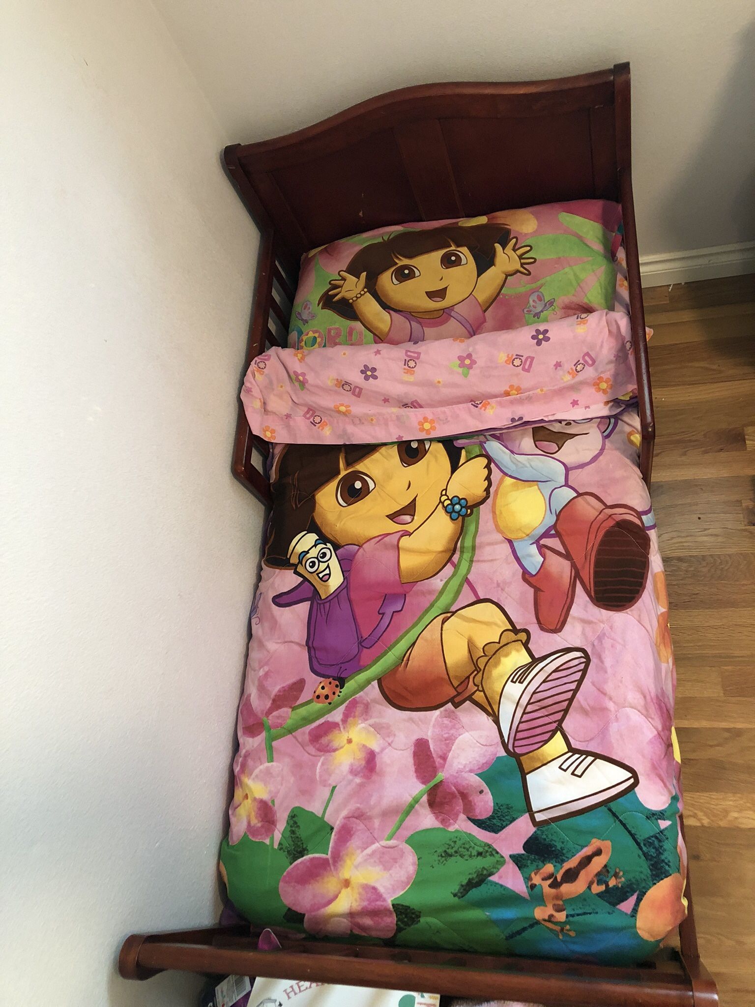 Toddler Bed Sheets & Comforter