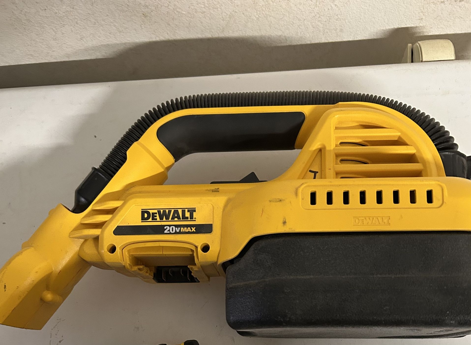 Dewalt 20V Vacuum  Wet Dry 