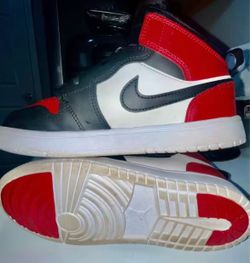 Sky Jordan Mid Bred Toe Sneakers