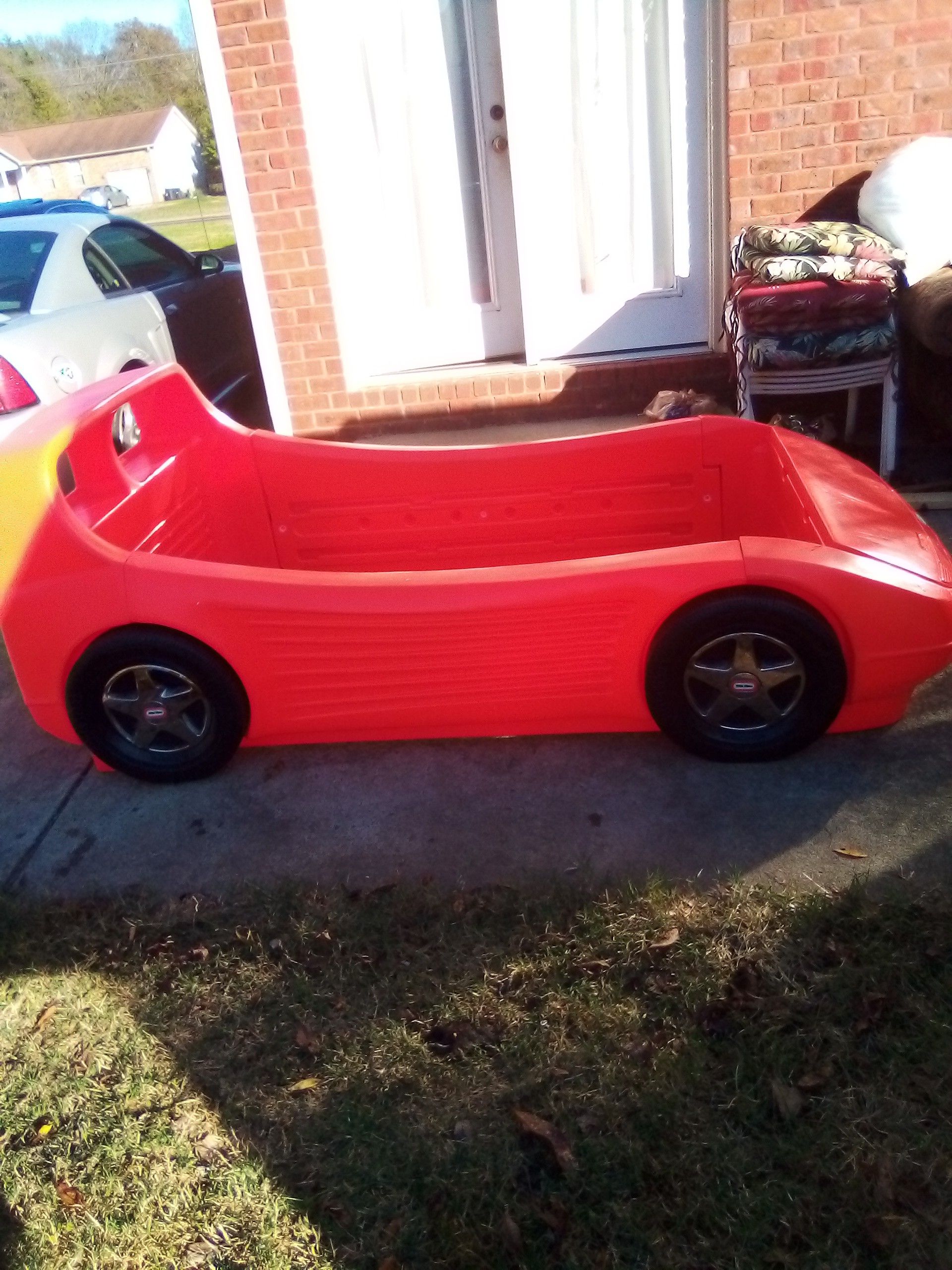 Little tikes twin size car bed