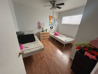 Kids Twin Beds set