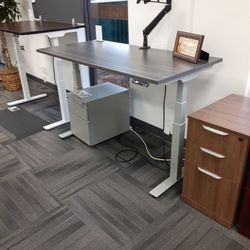 Electronic Sit-Stand Desk 60" × 30"