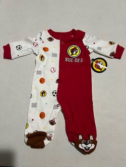 Buc-ee's sports baby footed sleeper Size 3 month's