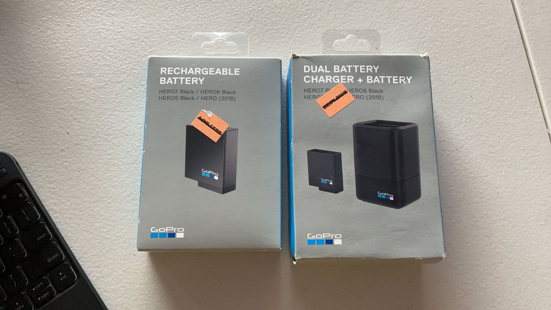 Go Pro Dual Battery Charger + 2 Batteries
