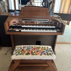 Antique Organ plays like new 