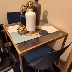 Table And chairs 
