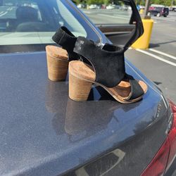 Brand NEW!! Toms Brand - Women's Shoe Size 7.5 - $25 - Offers Welcome!!