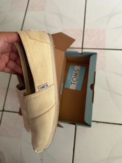 Toms Shoes