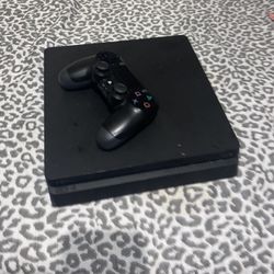 PS4 Slim 