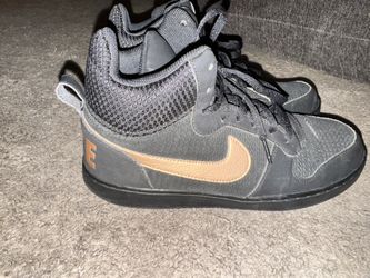 USED Nike Women's Court Borough Mid Premium