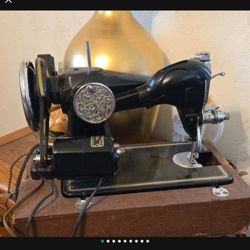 Antique Kingston Sewing Machine Model 24 