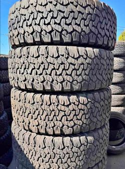 275 55 20 Bfgoodrich ko2 tires Con 80% de Vida Las 4