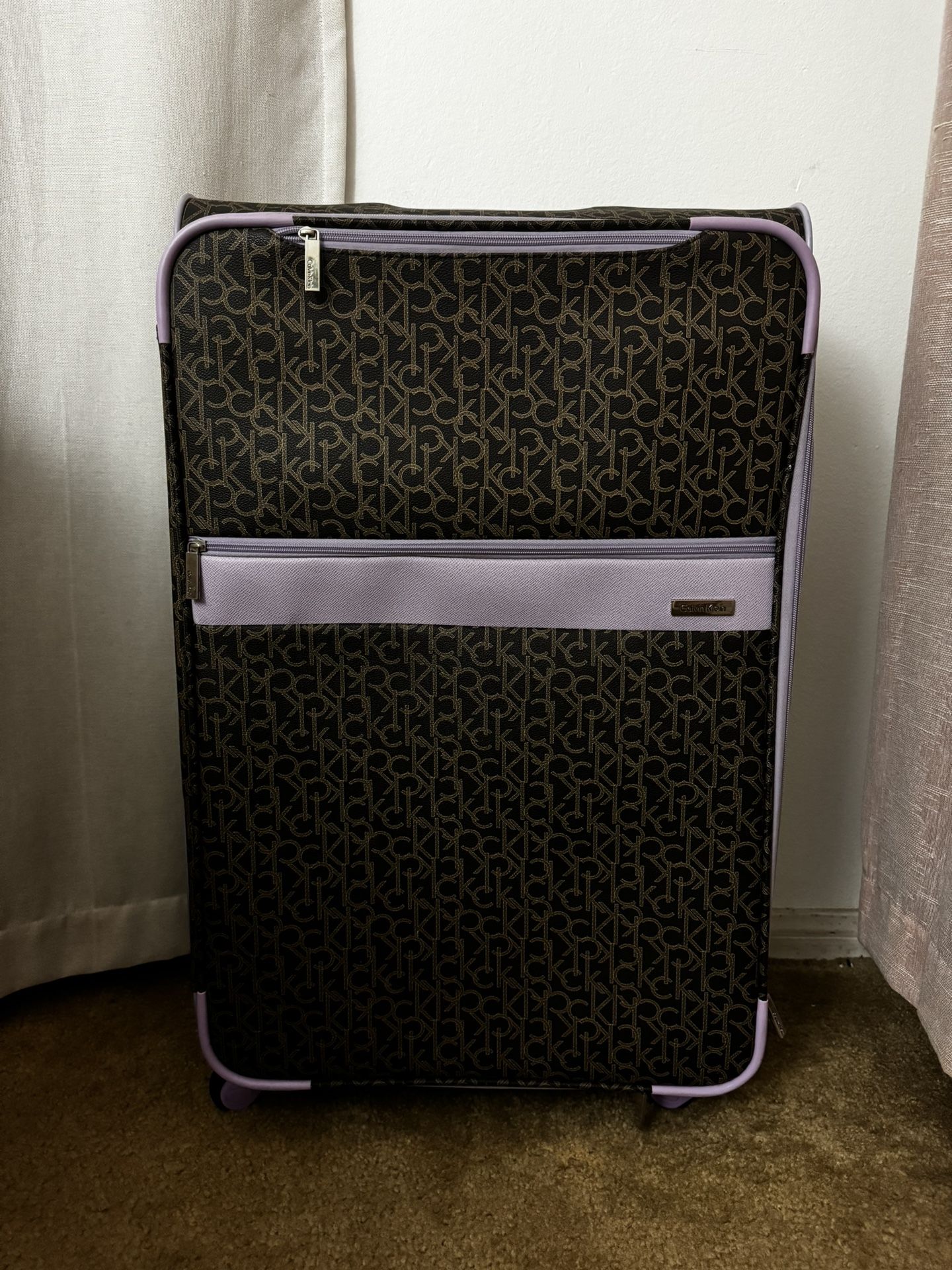 Calvin Klein Luggage (LARGE) 