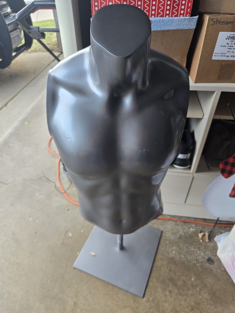 FUSION SPECIALTIES MANNEQUIN TORSO W METAL STAND