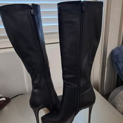 Woman's Leather Boots Size 8
