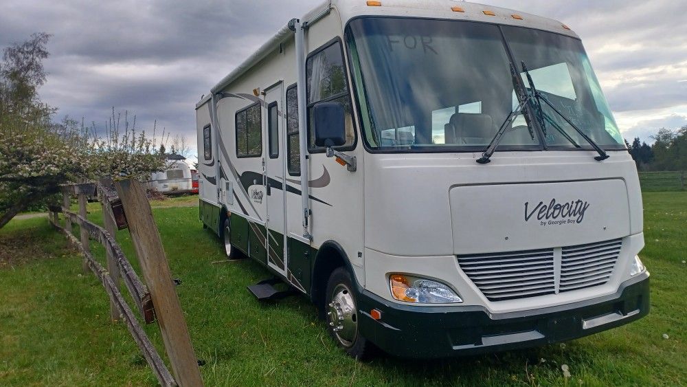 2004 Georgie Boy Velocity, Low Miles