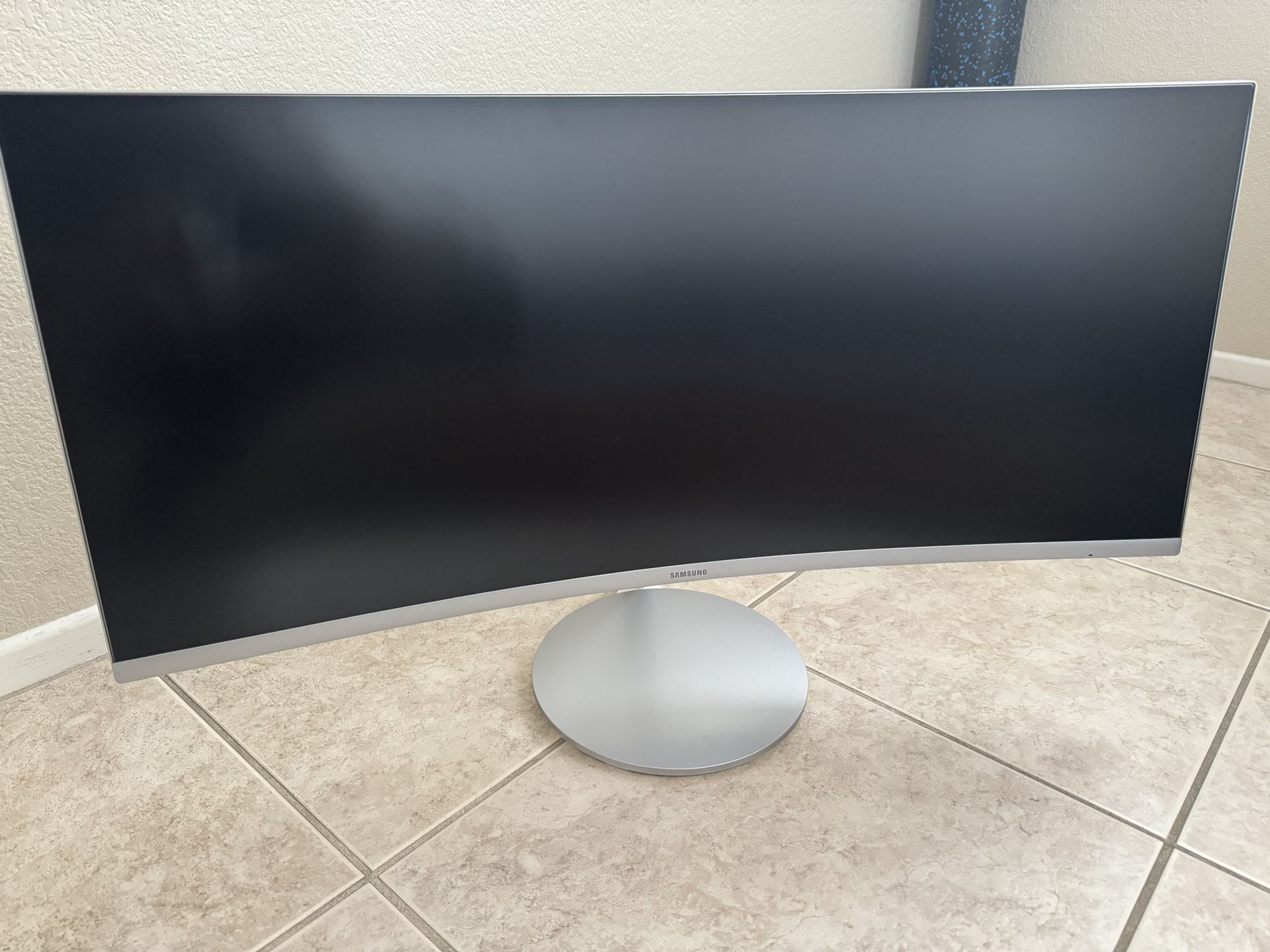 Samsung 34” Curved Monitor - Barely Used!
