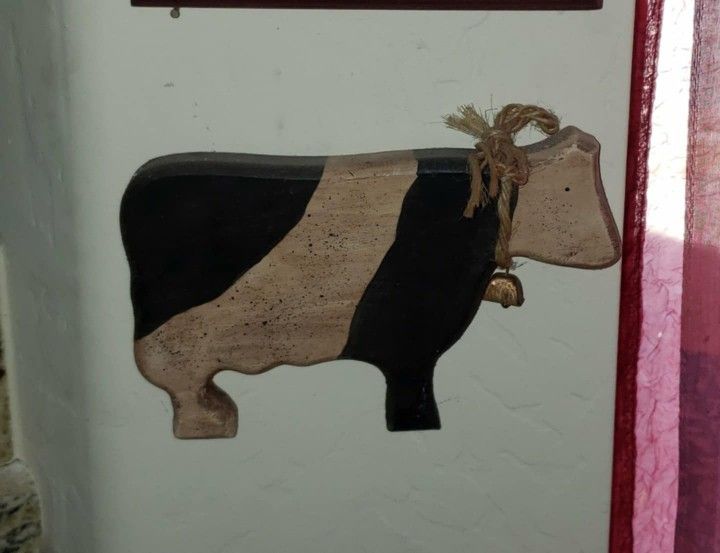 VINTAGE HAND PAINTED WOODEN FARM FARMHOUSE BARN MILK COW W/ COPPER COW BELL 3D HANGING WALL PICTURE ART PLAQUE DISPLAY DECOR