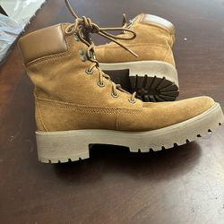 Woman Timberland Like New Boots Size 10