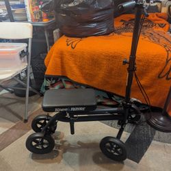 KneeRover Economy Steerable Knee Scooter flat black and adjustable
