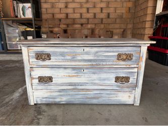 Stunning Vintage Farmhouse, Beach house Chest w/drawers