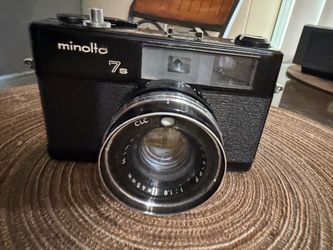 Vintage Minolta Hi- matic 7s rangefinder 35mm camera