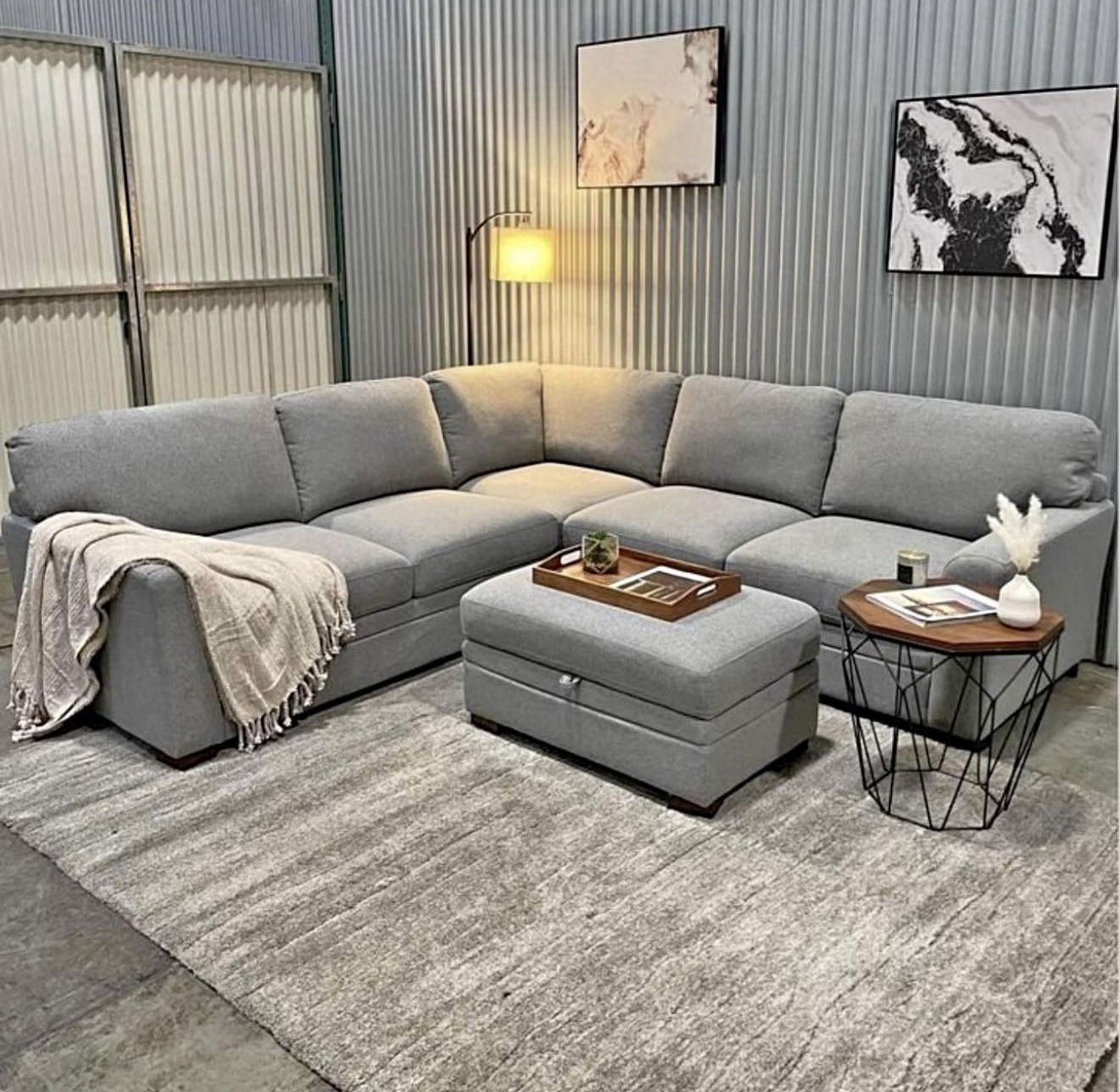 Thomasville Langdon Fabric Sectional with Storage Ottoman – Brand New