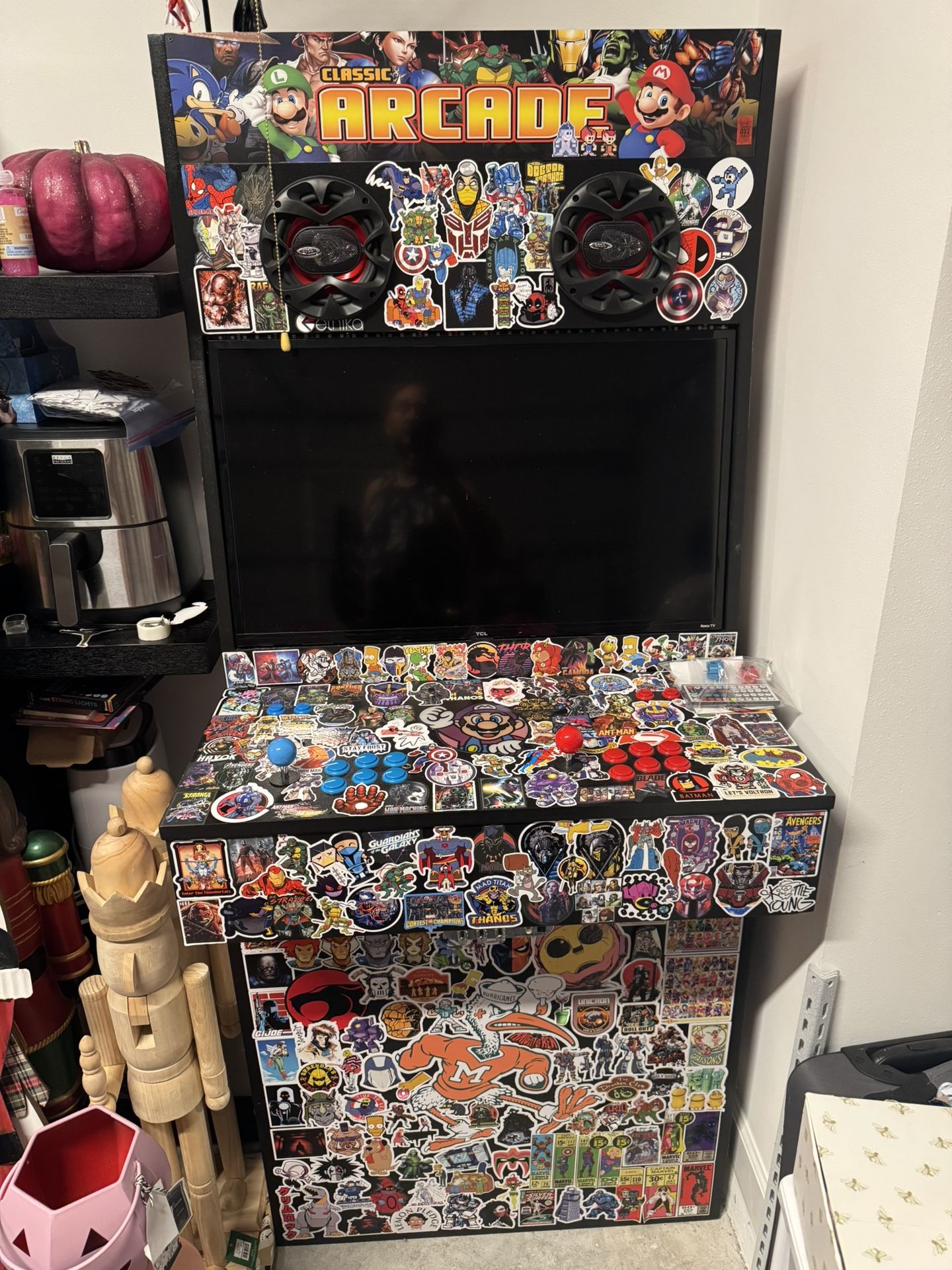 Arcade cabinet 17000+ Games.