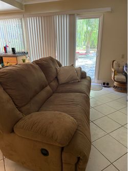 Free couch (you pick up)