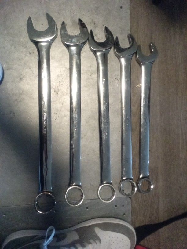 SNAP ON WRENCHES 1 1/16 - 1 5/16