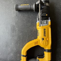 8.5 Amp 1-1/8 in. Corded SDS-PLUS D-Handle Concrete/Masonry Rotary Hammer Drill Kit