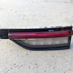 2021 - 2023 JEEP GRAND CHEROKEE RH PASSENGER SIDE INNER TAILLIGHT OEM