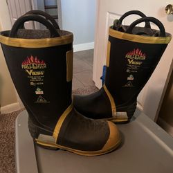 Firefighter Steel Toe Boots/Fire Academy Textbooks