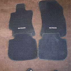 2017 Outback Subaru Floor Mats Like New