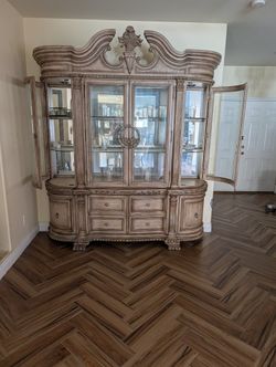Classy and Elegant Curio