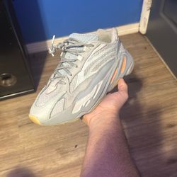 Yeezy 700 V2 