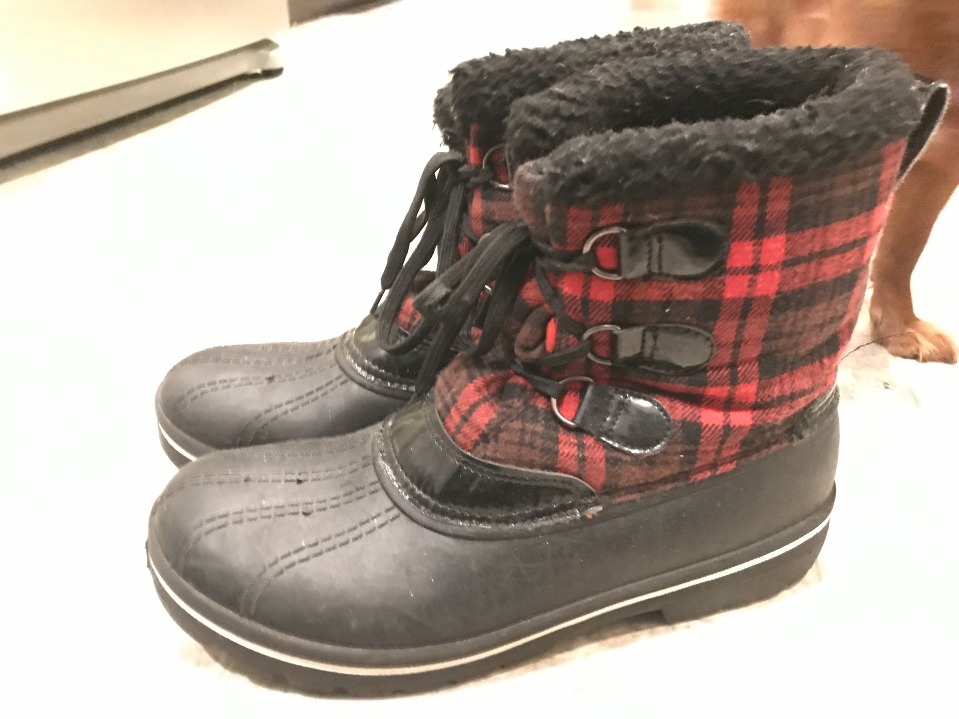 Women’s size 10 waterproof plaid snow winter boots