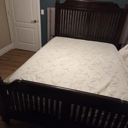 Queen Size Bed Real Wood with Queen Size Mattress