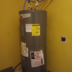 Se ase todo tipo de cervicios de plomeria se cambian water heater llaves fugas toilets sinks se destapan drenajes y Mas 